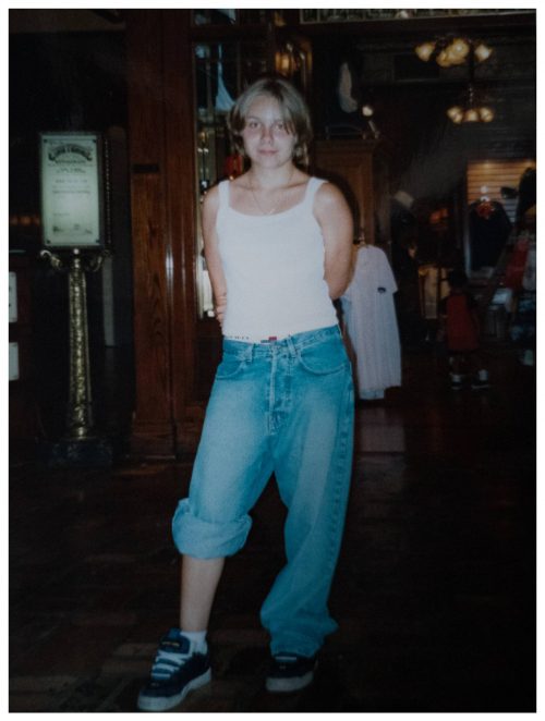 Kennt ihr noch diesen Look? Mit 15 trug ich Baggy Jeans. Hose musste so tief hängen wie nur möglich und die dicksten Turnschuhe. Skaterstyle, nur das ich nie Skateboard gefahren bin. ;)